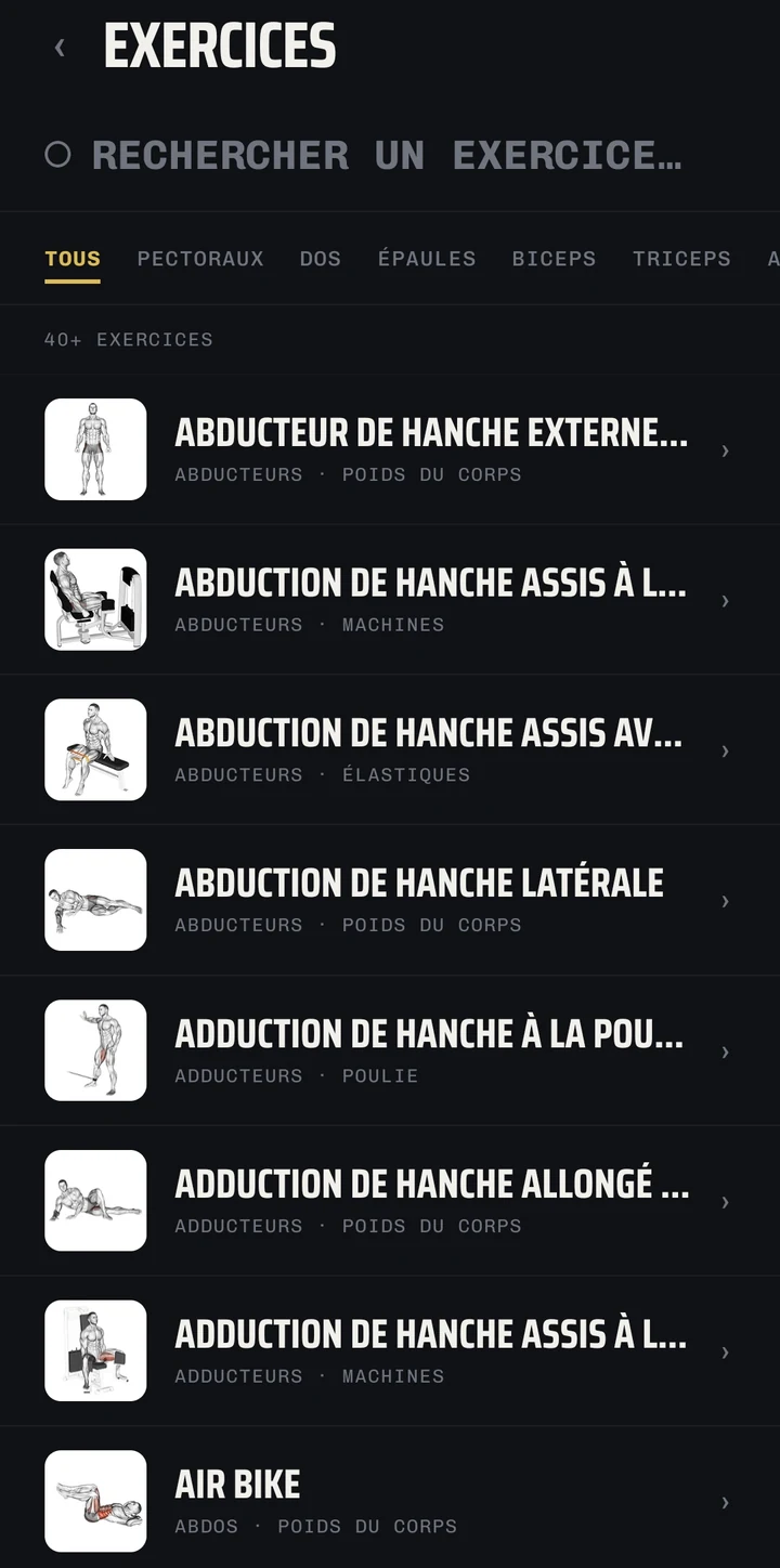 La bibliothèque d'exercices : une recherche, des onglets par groupe musculaire, et une liste d'exercices avec leur vignette, leur muscle et leur matériel.